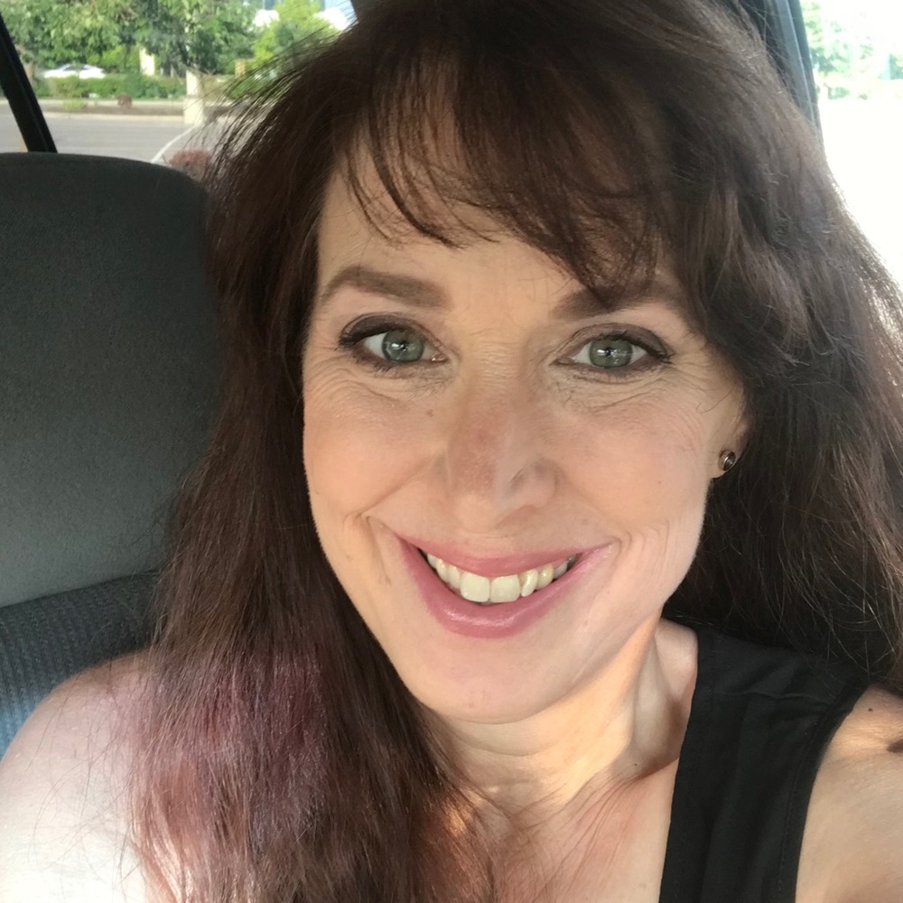 Meet your Posher, Leslie